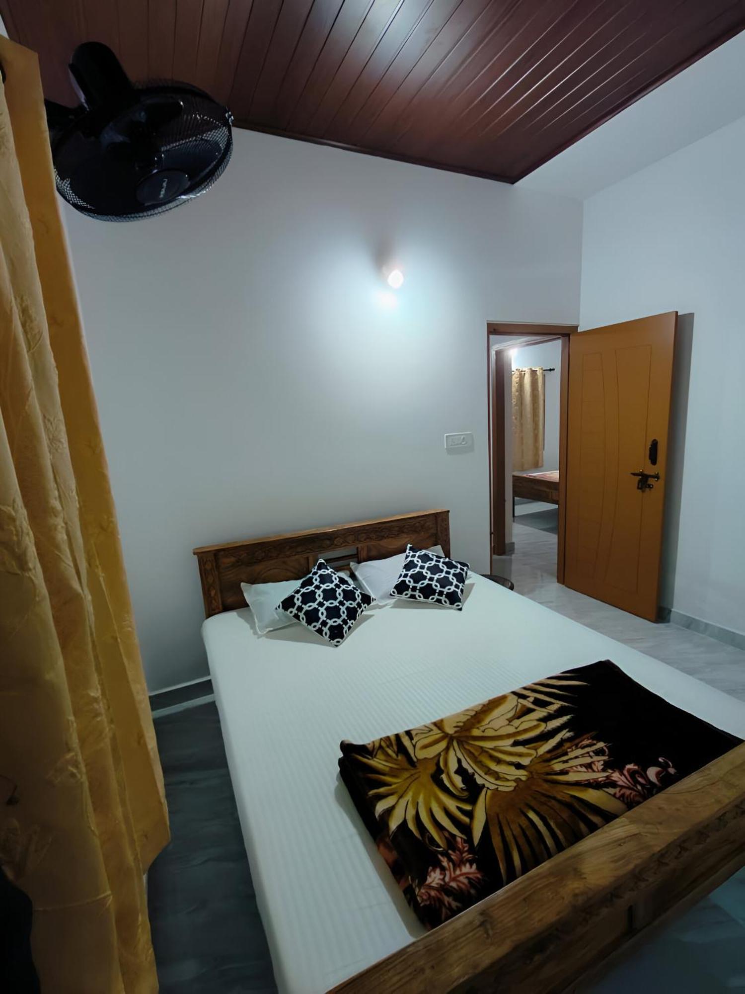 Cloudy Adobe Villa Madikeri Exterior photo